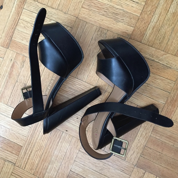 Black Strappy 6 Inch Heels (SIZE 7) - Picture 1 of 5